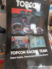 Topcon Racing Team (Morris Mini) Ragnar Segring, Tommy Jagerwall, Krister Eliasson (foto Bengt Wanzelius) -juliste 1970-luvun alkupuolelta, jo tuolloin laminoitu