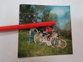 Serkkusetti & polkupyörät -valokuva