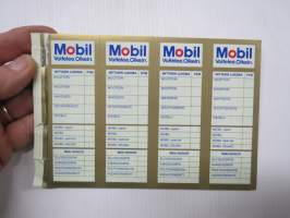 Mobill -huoltotarra / öljynvaihtotarra ovipilariin, arviolta 1980-luvulta, vihkosivu, jossa 4 kpl käyttämättömiä tarroja