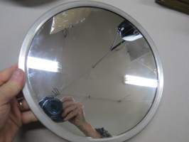Kampaamopeili - käsipeili -tukeva metallitaustainen1940-luvun peili, jolla näytetty asiakkaalle niskapuolen leikkaus tms.