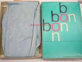 Bon bon -naisten keinokuituinen yöpaita 1960-luvulta pakkauksineen, koko 40, käytössä ollut