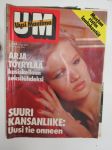 UM Uusi Maailma 1977 nr 24, ilmestynyt 7.12.1977, sis. mm. seur. artikkelit / kuvat / mainokset; Kansikuva Arja Töyrylä, Missä ovat mustan ristin lentokentät?,