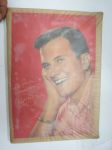 Pat Boone -lehtileikevihko, johon kerätty eri julkaisuista saksittuja kuvia, ajalleen tyypillinen tapa tehdä leikekirjoja filmitähdistä -scrap book