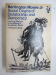 Social Origins of Dictatorship and Democracy - Lord and Peasant in the Making of the modern World