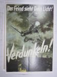 Der Feind sieht Dein Licht - Verdunkeln! - Sodan lehdet dokumentti 47 -juliste, uustuotantoa / poster, reprint