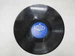 Decca SD 5337, Matti Louhivuori ja Metro-Tytöt - Vanha mustalainen / Metro-Tytöt - Kottarainen -savikiekkoäänilevy / 78 rpm 10