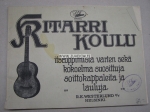 Kitarri koulu (kitarrikoulu / kitarakoulu) itseopimista varten sekä kokolelma suosittuja soittokappaleita ja lauluja -guitar school