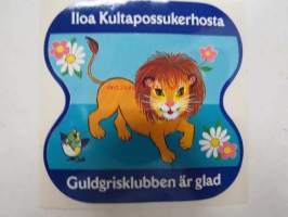 Iloa Kultapossukerhosta - Guldgrisklubben är glad -tarra