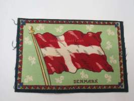 Sikarilippu Denmark (Cigarr flag) -sikarilaatikossa kylkiäisenä tullut keräilyliina, ollut laatikon pohjalla sikarien alla, arviolta 1920-30 lukujen vaihteesta