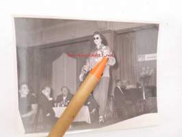 Muotinäytös Hamburger Börsissä 27.9.1957, Miss Ann Cave -valokuva