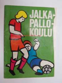 Jalkapallokoulu (Panda suklaatehdas 1974) -keräilykuville tarkoitettu kirja, kaikki sivut näkyvät kohteen kuvissa