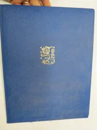 Onnittelukansio - kannessa Suomen vaakunaleijona -folder for ceremonies