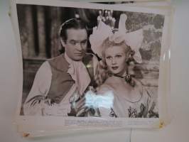 Monsier Beaucaire - Paramount - Bob Hope, Joan Caulfield -elokuvan mainoskuva / kaappikuva -movie advertising photo / display case photo