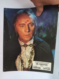 Doctor Faustus - starring Richard Burton & Elizabeth Taylor - Columbia Pictures -elokuvan mainoskuva / kaappikuva -movie advertising photo / display case photo