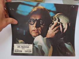 Doctor Faustus - starring Richard Burton & Elizabeth Taylor - Columbia Pictures -elokuvan mainoskuva / kaappikuva -movie advertising photo / display case photo