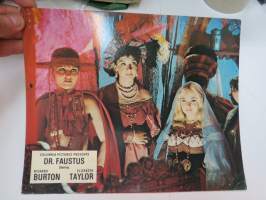 Doctor Faustus - starring Richard Burton & Elizabeth Taylor - Columbia Pictures -elokuvan mainoskuva / kaappikuva / painokuva -movie advertising photo /