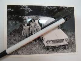 Tuttavaperheen Lancia Italiassa 1970 -valokuva / photograph