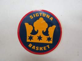 Sigtuna Basket -tarra / sticker