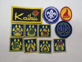 Partiomerkkejä, kankaisia, 11 kpl -scout badges