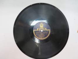 Odeon A 228 117 Kulkijan unelma (kertosäkeen laulanut Heikki Tuominen) / Syysruusuja (soittanut Dajos Belan tanssiorkesteri) -savikiekkoäänilevy / 78 rpm record