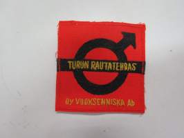 Oy Vuoksenniska Ab - Turun Rautatehdas -kangasmerkki / badge
