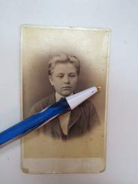 Muistoksi Samulille 1874 -visiittikorttivalokuva, visitcard photo, cdv