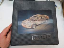 Cadillac Seville 1998 oproduct information -mallivuoden esittelykansio pressikuvineen ym.