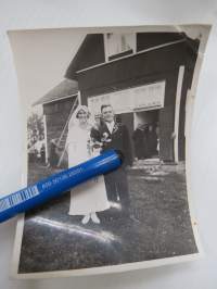 Mairea hääpari v. 1935 -valokuva / photograph