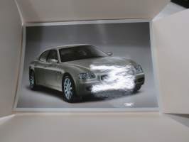Maserati Quattroporte - ensimmäiset viralliset valokuvat / pressikuvat Frankfurtin autonäyttelyn ensiesittelyä varten -kansio, 2 kpl kuvia -press photographs