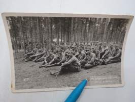 Sotamiehet - varusmiehet, leiritystä 1937 -valokuva / photograph