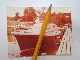 Matkavene -valokuva / photograph, boat