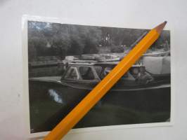 Moottorivene -valokuva / photograph, motor boat