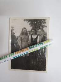 Alavuden Länsipuolen Maamiesseuran kesäjuhlissa v. 1948 - kansallispuku -valokuva / photograph