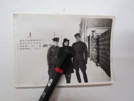 Saara, Eka ja Karl 1941 -valokuva / photograph
