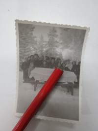 Haudalla - post mortem -valokuva / photograph
