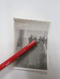 Matkalle - post mortem -valokuva / photograph