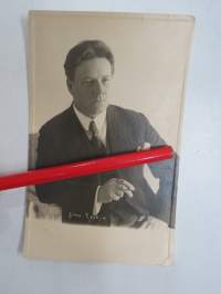 Simo Kaario, näyttelijä -valokuva / photograph