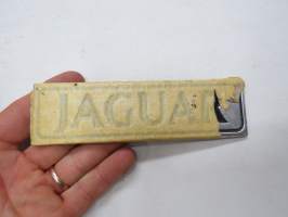 Jaguar-merkki / logo, tarrakiinnitteinen varaosa tai tarvike?