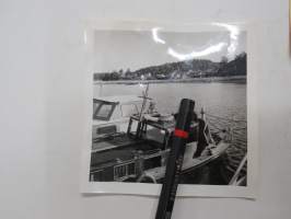 Moottorivene 1964 -valokuva / motorboat, photograph