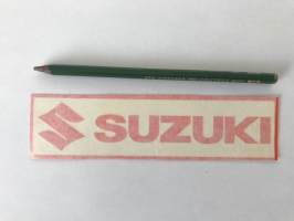 Suzuki (punainen) -tarra