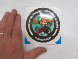 Koneässä vaihtokoneet (Sampo Rosenlew 580 & International 743 XL kuvattuna) -tarra / sticker