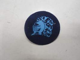 Lahden Sininen olut -kangasmerkki, kangaspohjalle painettu merkki