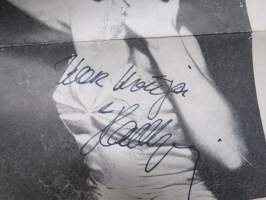 Hallbjörg -nimikirjoitus / signature - ohjelmatoimisto Siimes taiteilijaesittelyn kannessa
