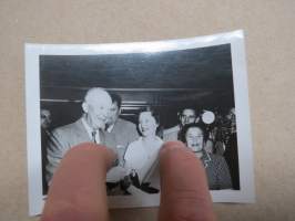 Presidentti Eisenhower & madame Neiger -valokuva / photograph