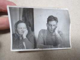 Äiti - Poika 1951 -valokuva / photograph