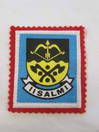 Iisalmi -kangasmerkki / matkailumerkki / hihamerkki / badge -pohjaväri Punainen