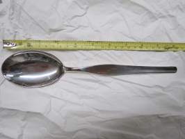 Tapio tarjoilulusikka, 26 cm, leimattua 916 hopeaa, H7 = 1961, noin 110 gr, design Tapio Wirkkala