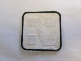 Valkoinen -kangasmerkki / badge