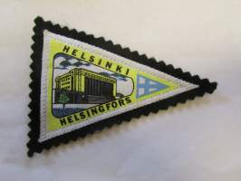 Helsinki -Helsingfors -Suomi -Finland -kangasmerkki / matkailumerkki / hihamerkki / badge -pohjaväri musta
