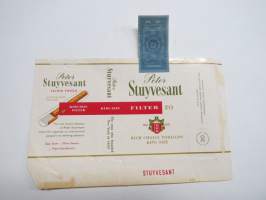 Peter Stuyvesant -savukepakkauksen käärepaperi avattuna